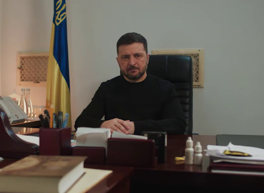«Сегодня ровно четыре года, как Путин берет Киев за три дня»: Зеленский обратился к украинцам в годовщину войны