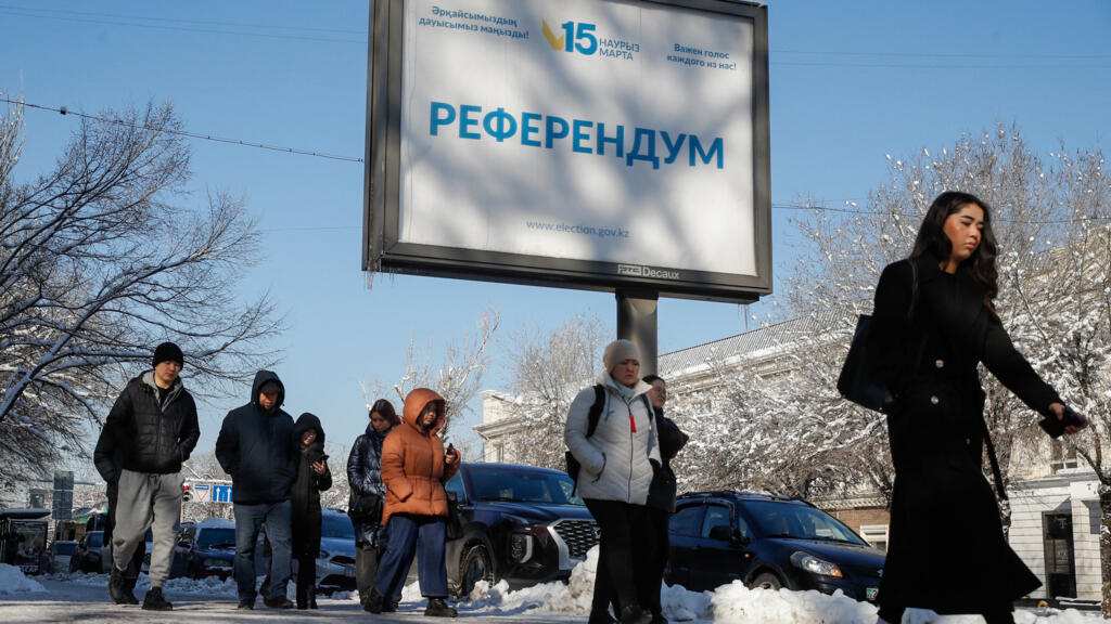 В Казахстане проходит референдум по новой Конституции. Проект основного закона меняет более 80% текста