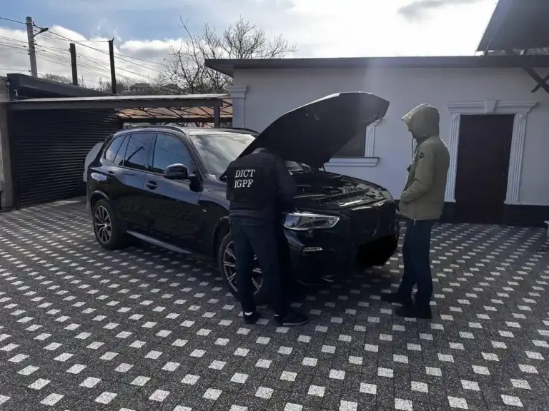 В Молдову контрабандой ввозили украденные в ЕС люксовые авто