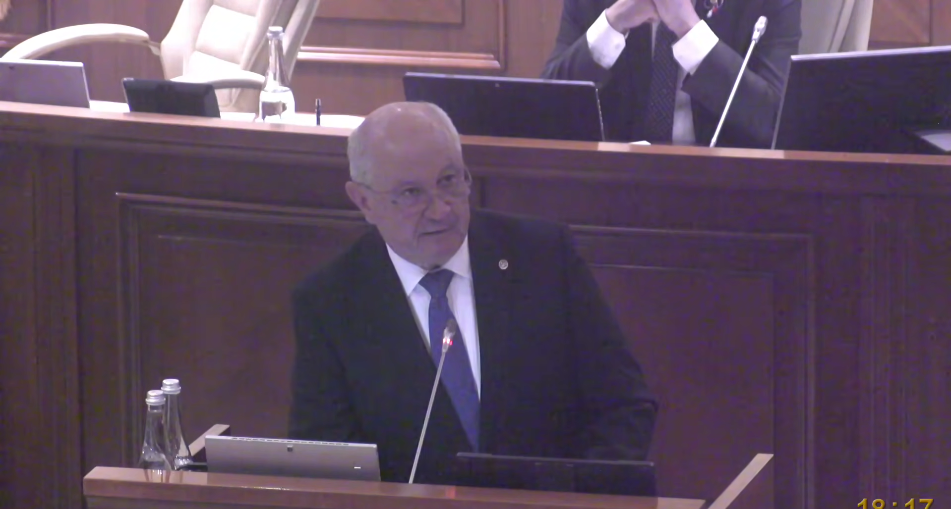 Александр Мунтяну отвечает на вопросы депутатов в парламенте, 24 марта 2026 года