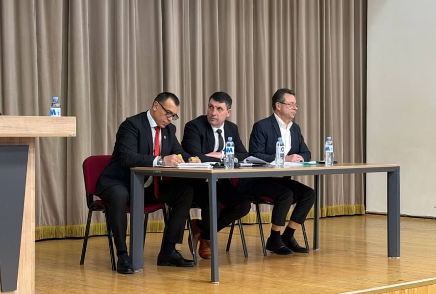 «Будем проводить выборы, пока их не признают»: в Комрате проходит внеочередное заседание НСГ