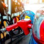 Бензин и дизель дешевеют — цены на топливо в Молдове на выходные