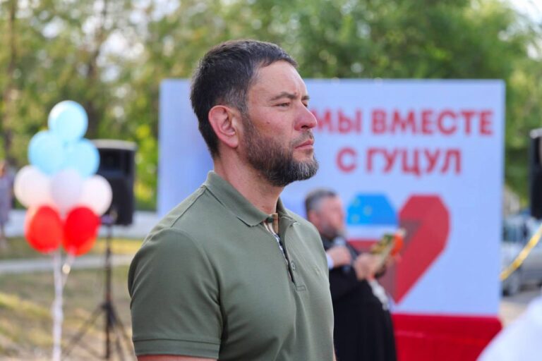 Виктор Петров