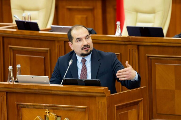 Парламент Молдовы 9 апреля одобрил в первом чтении законопроект об упрощении добровольного объединения сёл и городов.