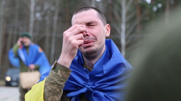 перед Пасхой: Украина вернула домой 182 человека