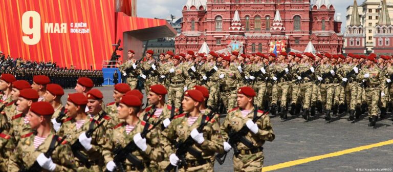 Парад на 9 Мая в Москве впервые почти за 20 лет проведут без военной техники и без интернета