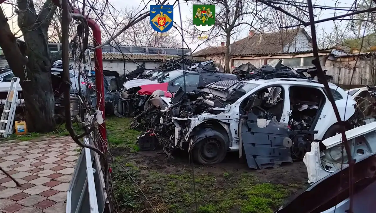 В Унгенах раскрыли схему контрабанды авто и подделки данных с участием пограничников