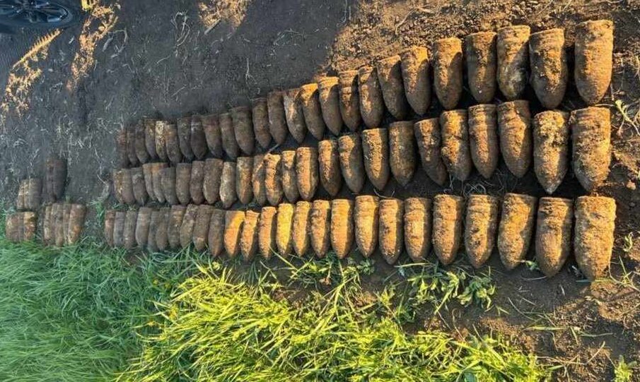 Артиллерийские снаряды обнаружили вблизи села Данчены в Яловенском районе.