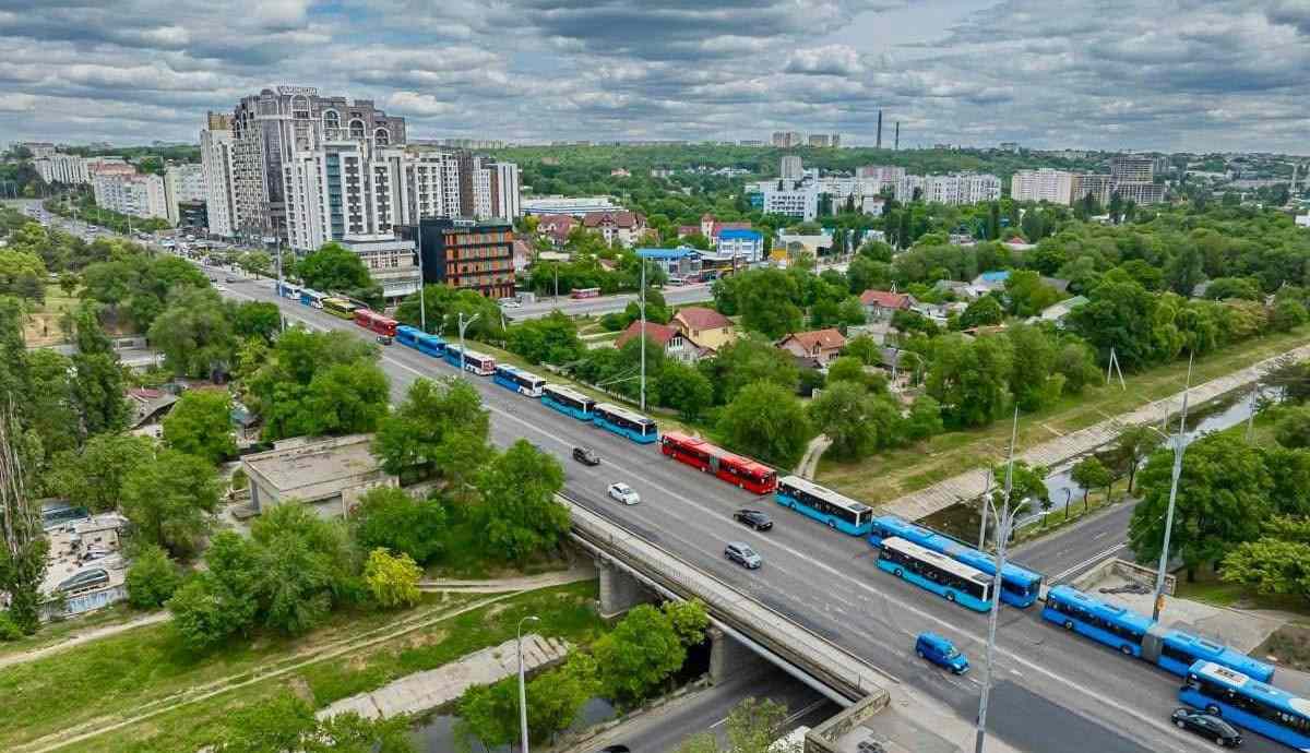 до кладбища Святого Лазаря можно будет бесплатно доехать на автобусе № 27, а также на дополнительных маршрутах C и D.