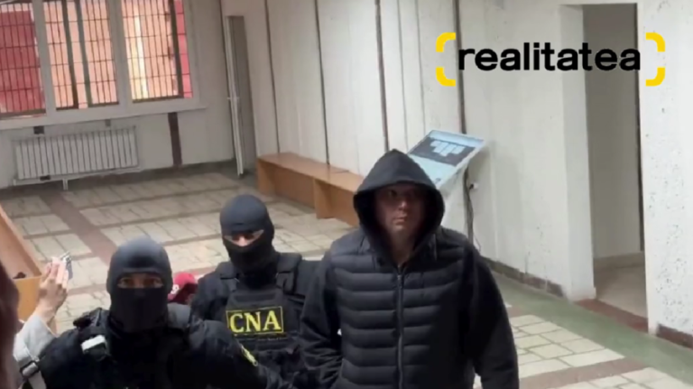 В суд доставили двух полицейских, задержанных по делу о взятке в $400 тысяч
