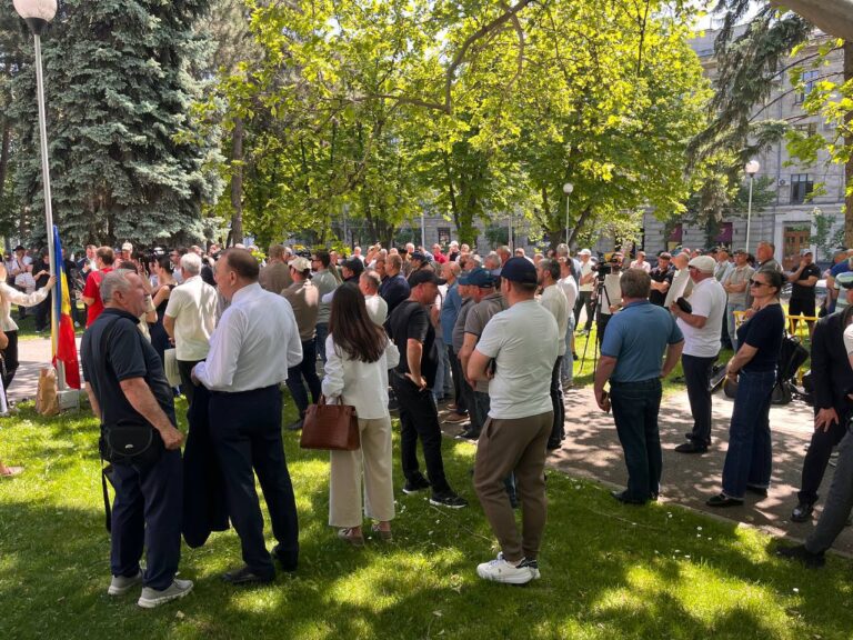 Фермеры вышли на протест у правительства, их позвали на встречу