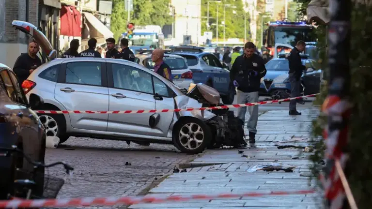 В итальянской Модене автомобиль въехал в толпу: ранены 8 человек, водителя задержали прохожие