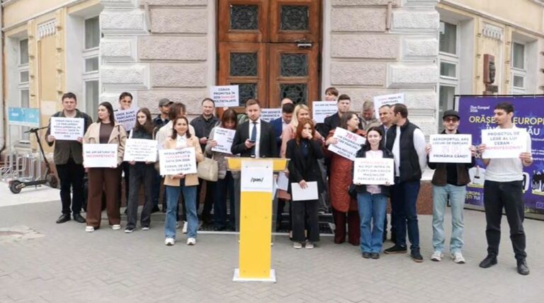 19 машин на одно парковочное место: советники PAS призывают Чебана срочно утвердить регламент парковок