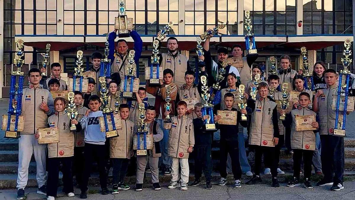 Каратисты из Чадыр-Лунги завоевали 7 золотых медалей на чемпионате в Румынии