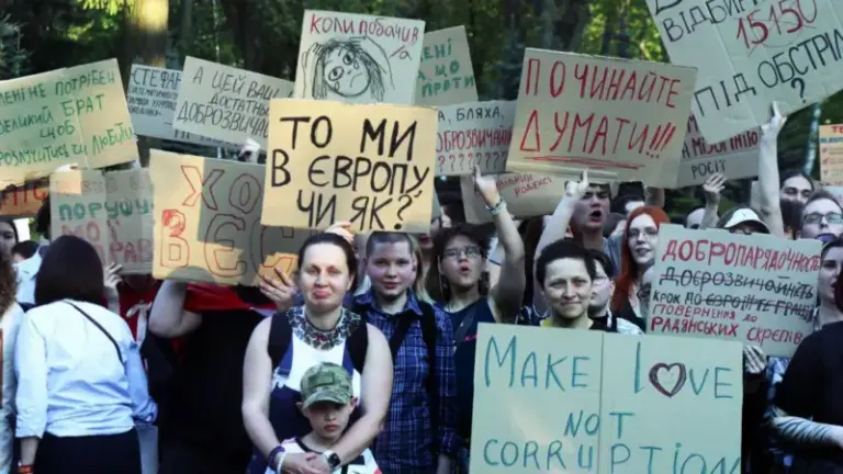 Права ЛГБТ, алименты и «право на забвение» — почему в Украине спорят о новом Гражданском кодексе