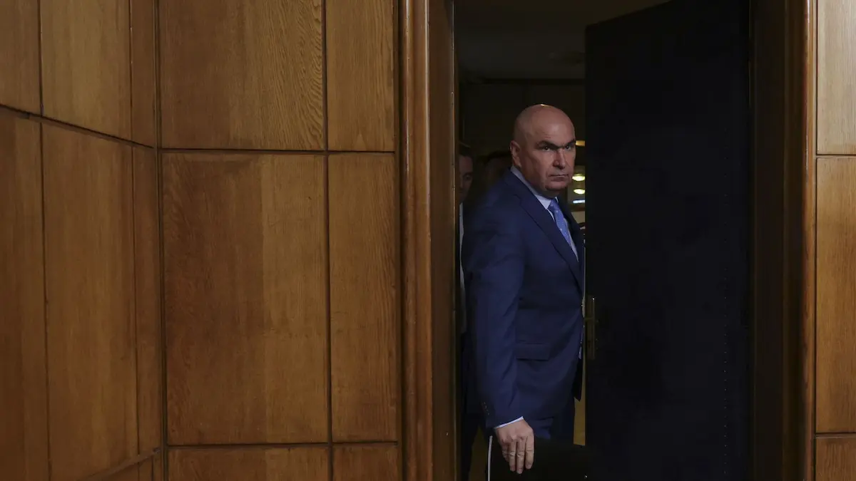 Правительство Боложана отправили в отставку