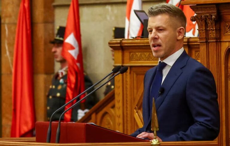 Лидер партии «Тиса» Петер Мадьяр 9 мая принес присягу в парламенте и вступил в должность премьер-министра страны.