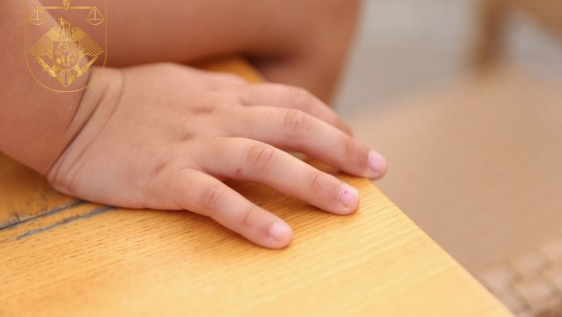 Отчим насиловал 5-летнюю девочку, а мать его покрывала: оба получили срок