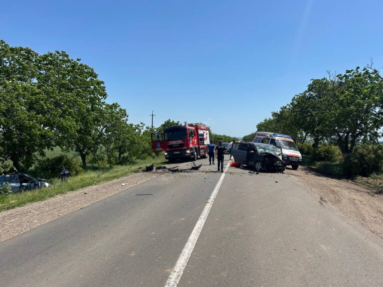 Два человека погибли в аварии в Каушанском районе