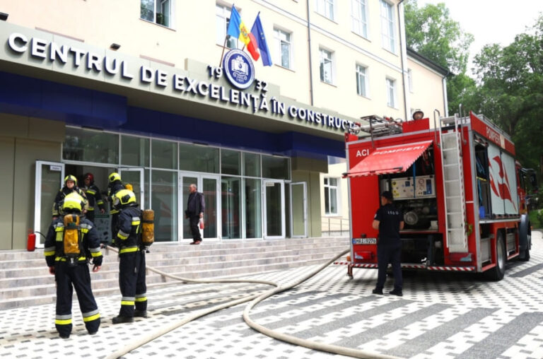 В Центре передового опыта в Кишинёве произошёл пожар: студентов и преподавателей эвакуировали