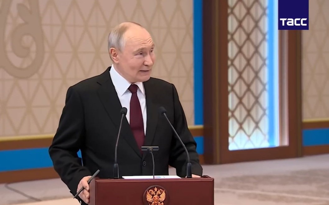 Владимир Путин вечером 29 мая сделал вид, что впервые слышит об инциденте с дроном, который упал на жилой дом в румынском Галаце.