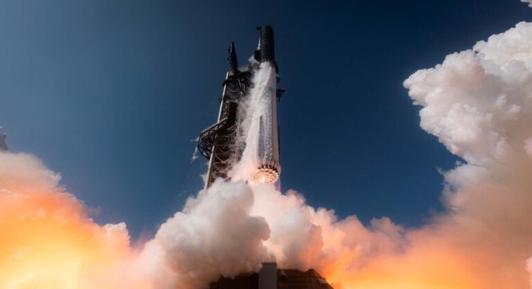 Компания SpaceX провела успешный испытательный запуск сверхтяжелой ракеты Starship V3