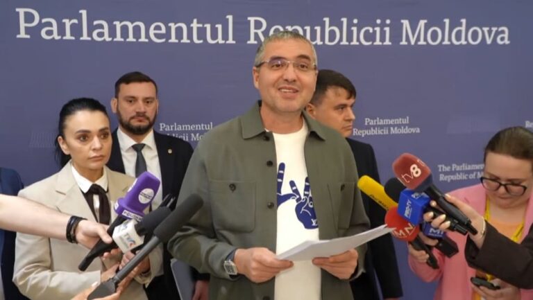 Политическое шоу вместо фестиваля: как Ренато Усатый устроил «цирк» с вымышленным диджеем