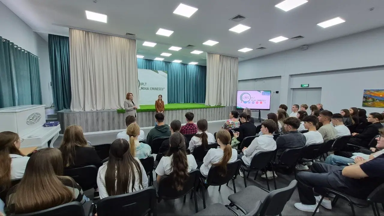 Депутаты парламента обсудили с молодежью Комрата евроинтеграцию