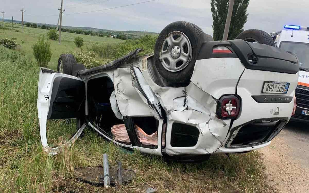 На переезде Бэлцата — Каинары поезд врезался в Dacia Duster