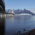 В день открытия форума Санкт-Петербург подвергся крупнейшей атаке дронов: горит нефтяной терминал