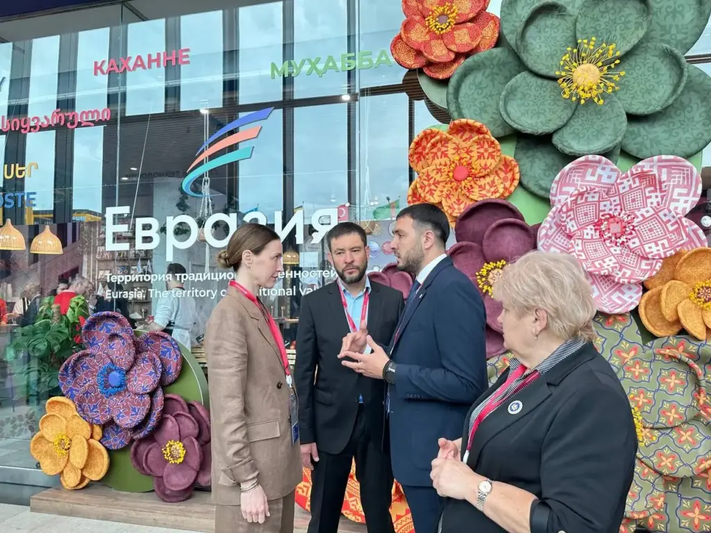 Алёна Аршинова, замбашкана Гагаузии Виктор Петров, шоровские депутаты Александр Суходольский и Регина Апостолова