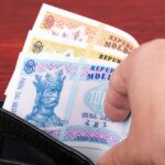 С 2027 года взносы в соцфонд будут платить работники: уменьшатся ли зарплаты в Молдове?