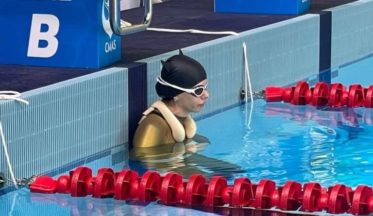 Впервые молдавская спортсменка преодолела под водой 200 метров на одном дыхании.