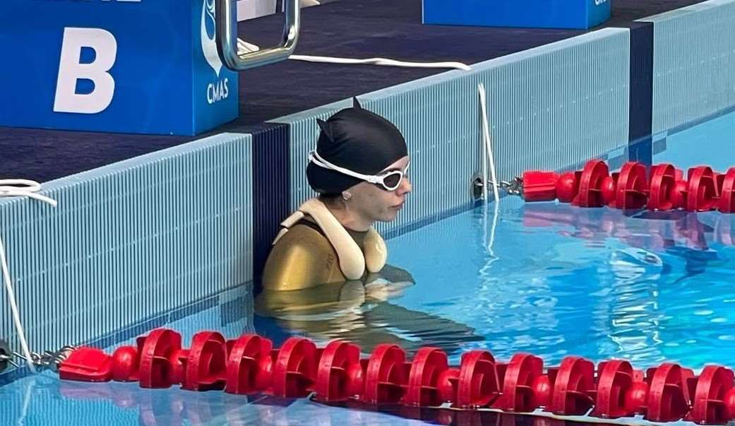 Впервые молдавская спортсменка преодолела под водой 200 метров на одном дыхании.
