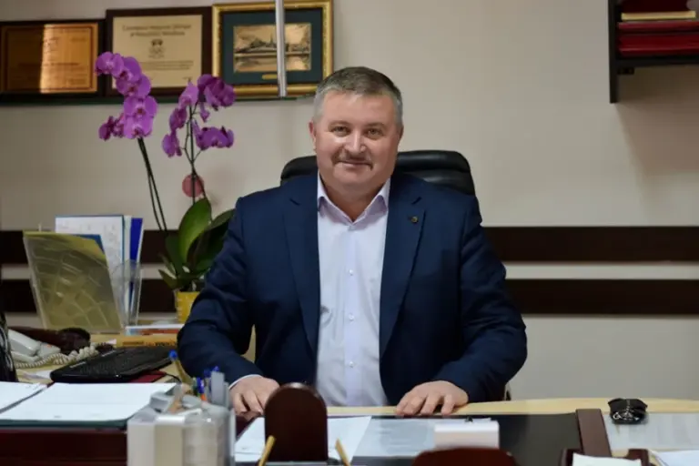 Председателя Окницкого района Юрия Плопу поймали пьяным за рулём служебной машины