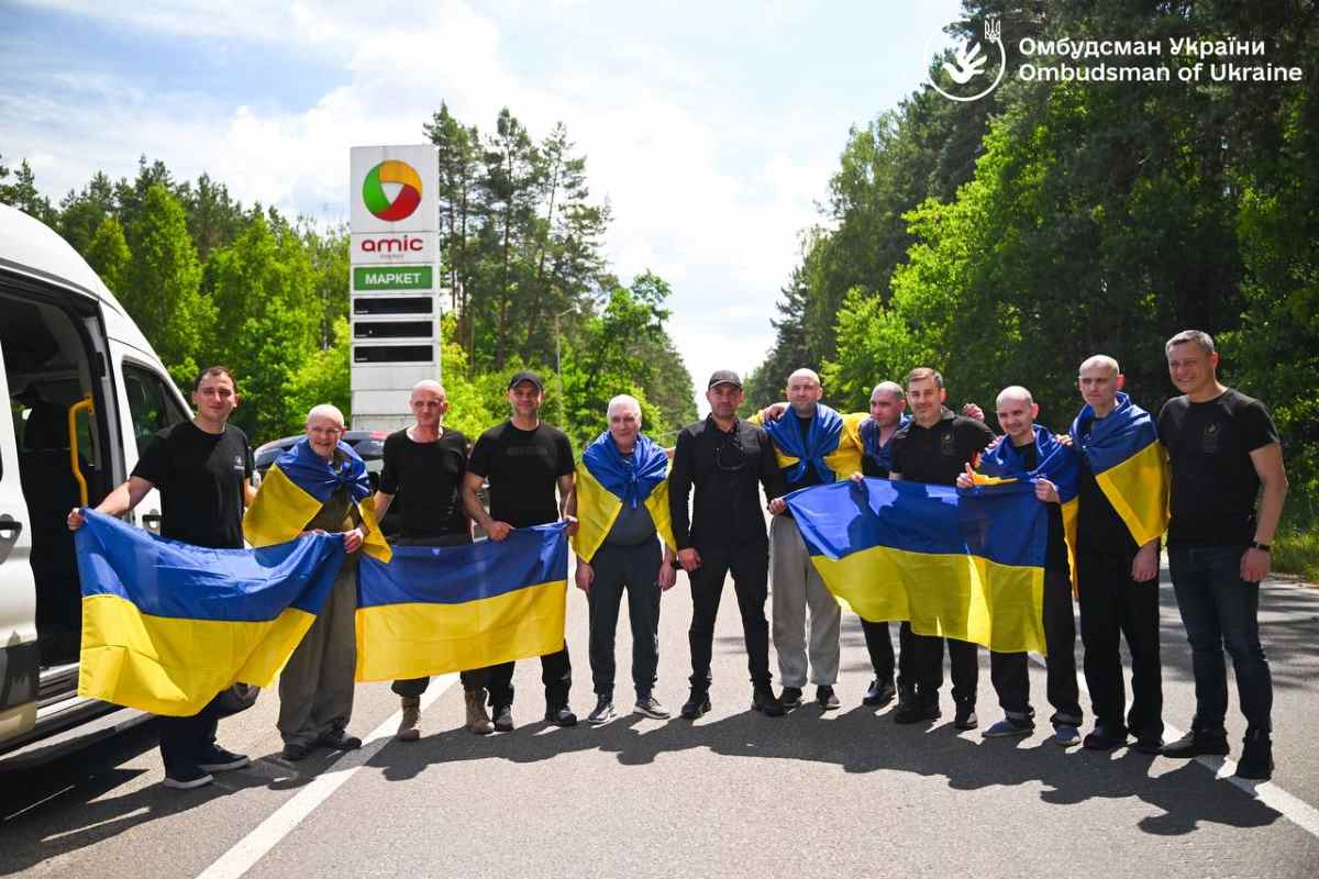 Украина и Россия обменялись гражданскими: Киев вернул семерых заложников, удерживаемых с 2022 года
