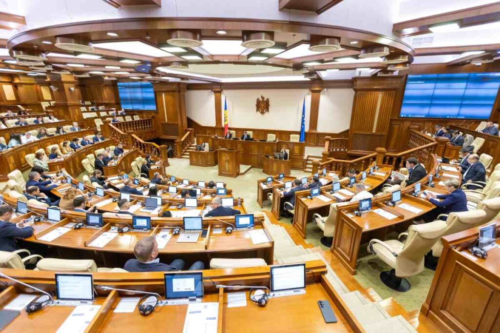 Адекватная минимальная зарплата: парламент одобрил новые правила расчета