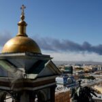 Масштабная атака дронов на Петербург и регионы России: горят нефтебазы, закрыты аэропорты