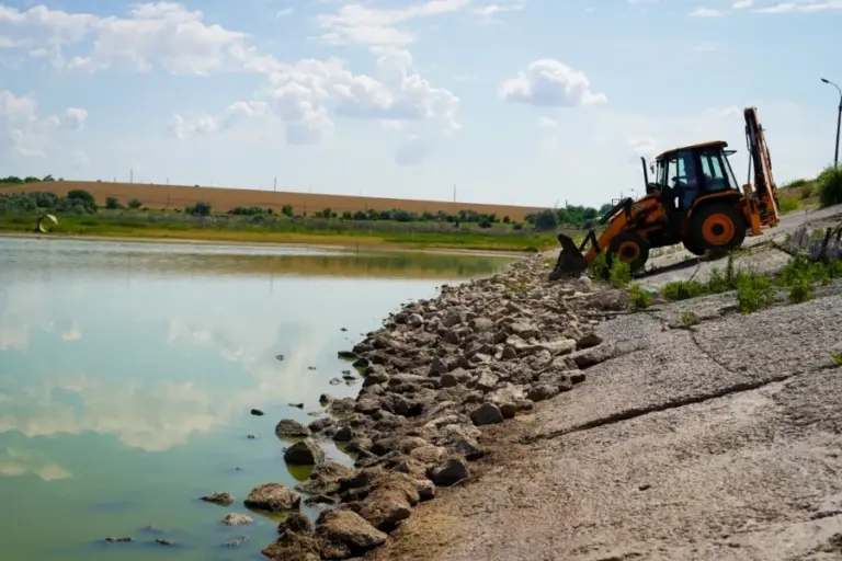 В Молдове укрепляют плотину Тараклийского водохранилища из-за разрушения бетонных плит