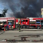Сутки борьбы с огнём: на Чеканах потушили сильнейший пожар на складах