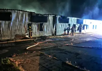 Ночной пожар в Кишинёве: на Чеканах сгорел склад мебельных материалов