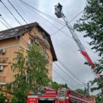 Во время грозы в Кишинёве загорелась мансарда жилого дома: эвакуировали 15 человек