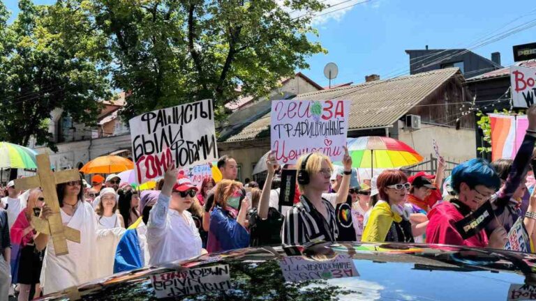 как в Кишиневе прошел марш Chișinău Pride
