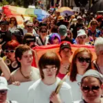 «Мы вышли за тех, кому все еще страшно»: марш равенства Moldova Pride в 40+ фото
