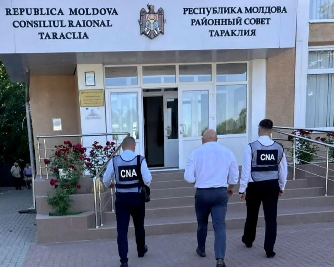 Главу Тараклийского района подозревают в махинациях с тендерами на 3 млн леев