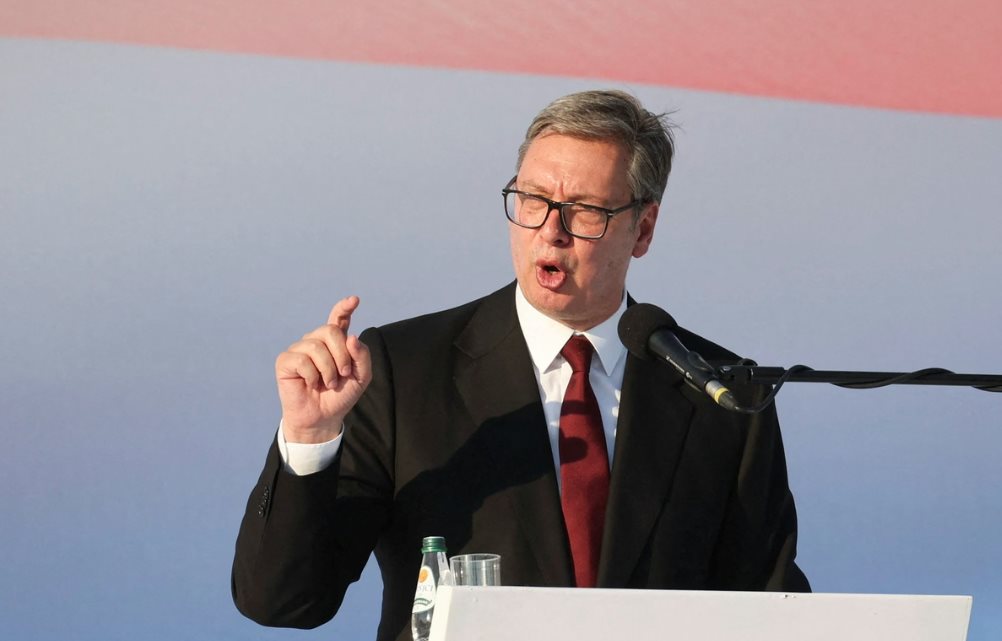 Президент Сербии Александр Вучич заявил, что уйдет в отставку в ближайшие недели.