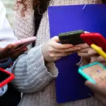 Британия запрещает соцсети для подростков, следуя примеру Австралии