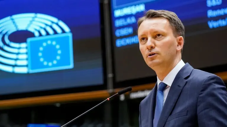 В Румынии на пост премьера выдвинули евродепутата Зигфрида Мурешана