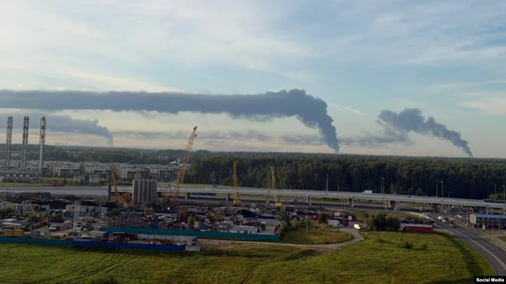Дроны атаковали Подмосковье: под удар попали нефтебаза, склад Wildberries и жилые дома