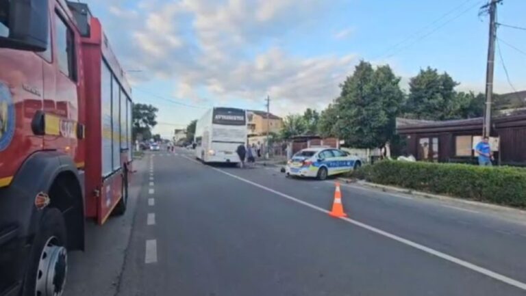 Автобус из Молдовы врезался в полицейскую машину в Румынии: пострадали три человека